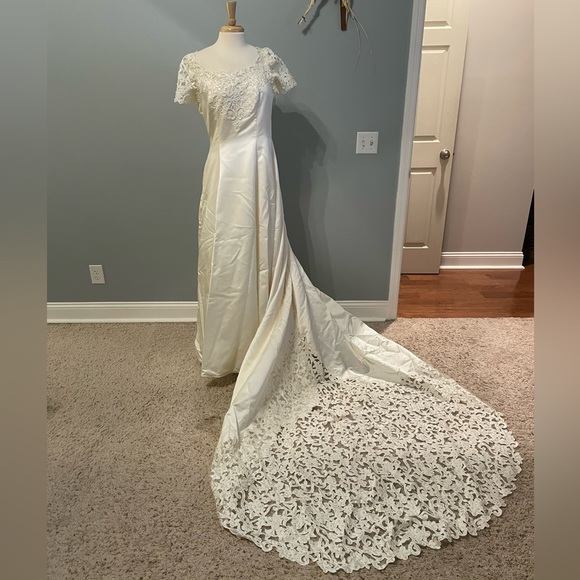 Oleg Cassini Dresses & Skirts - Ivory wedding dress.  Buttons all the way down the back size 16